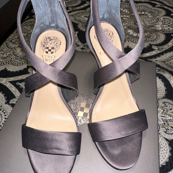 Vince Camuto heels - Picture 3 of 6